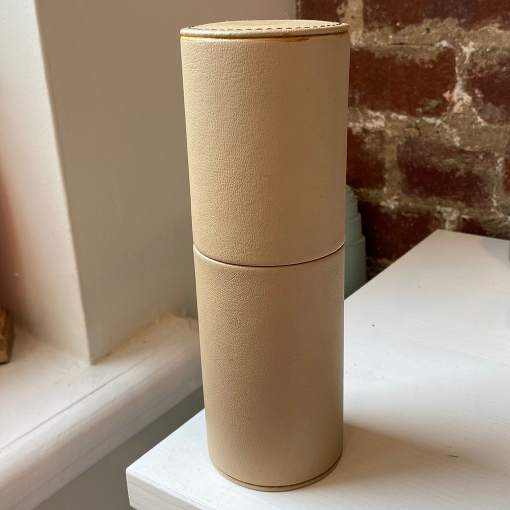 Estēe Lauder makeup brush container
